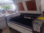 MÁQUINA DE CORTE E GRAVAÇÃO A LASER CO2 1400X1000 MESA MÓVEL- 100W - 1497